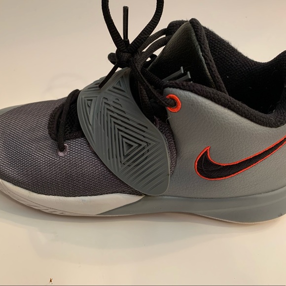 Nike Boys Flytrap Gray Basketball shoes-size 5 - Picture 4 of 16